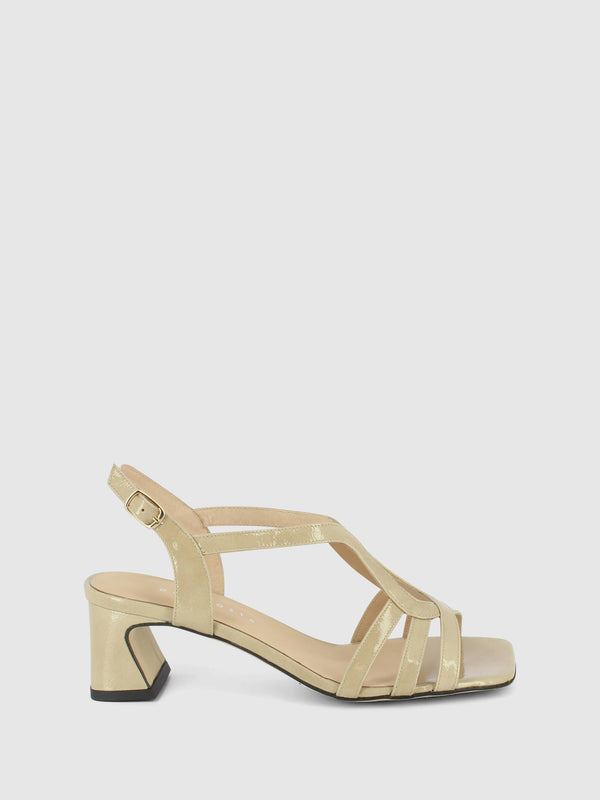 Sandálias com Fivela em Bege